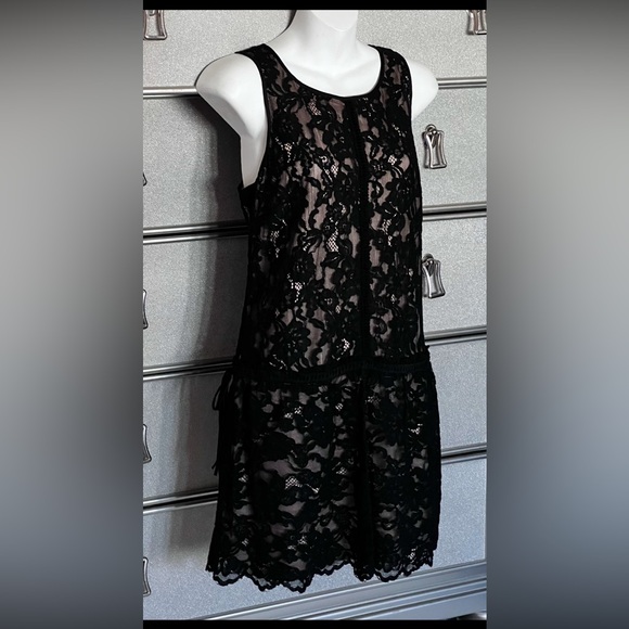 Laundry By Shelli Segal Dresses & Skirts - Elegant Black Lace Dress